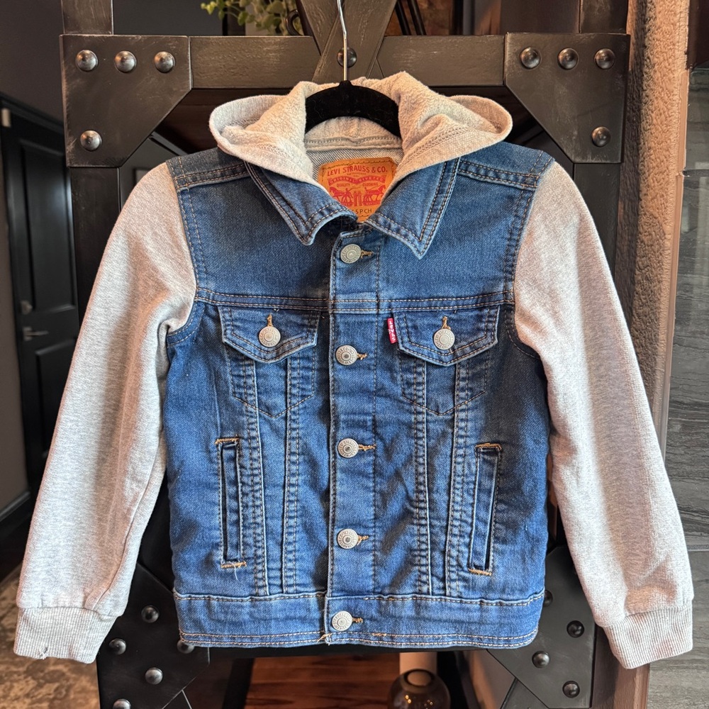 Levi’s Hooded Trucker Jacket kids size 5